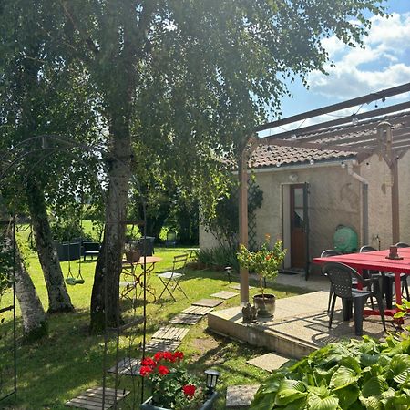 Appartamento Studio En Auvergne Le Ruisseau Saint-Priest-Bramefant Esterno foto