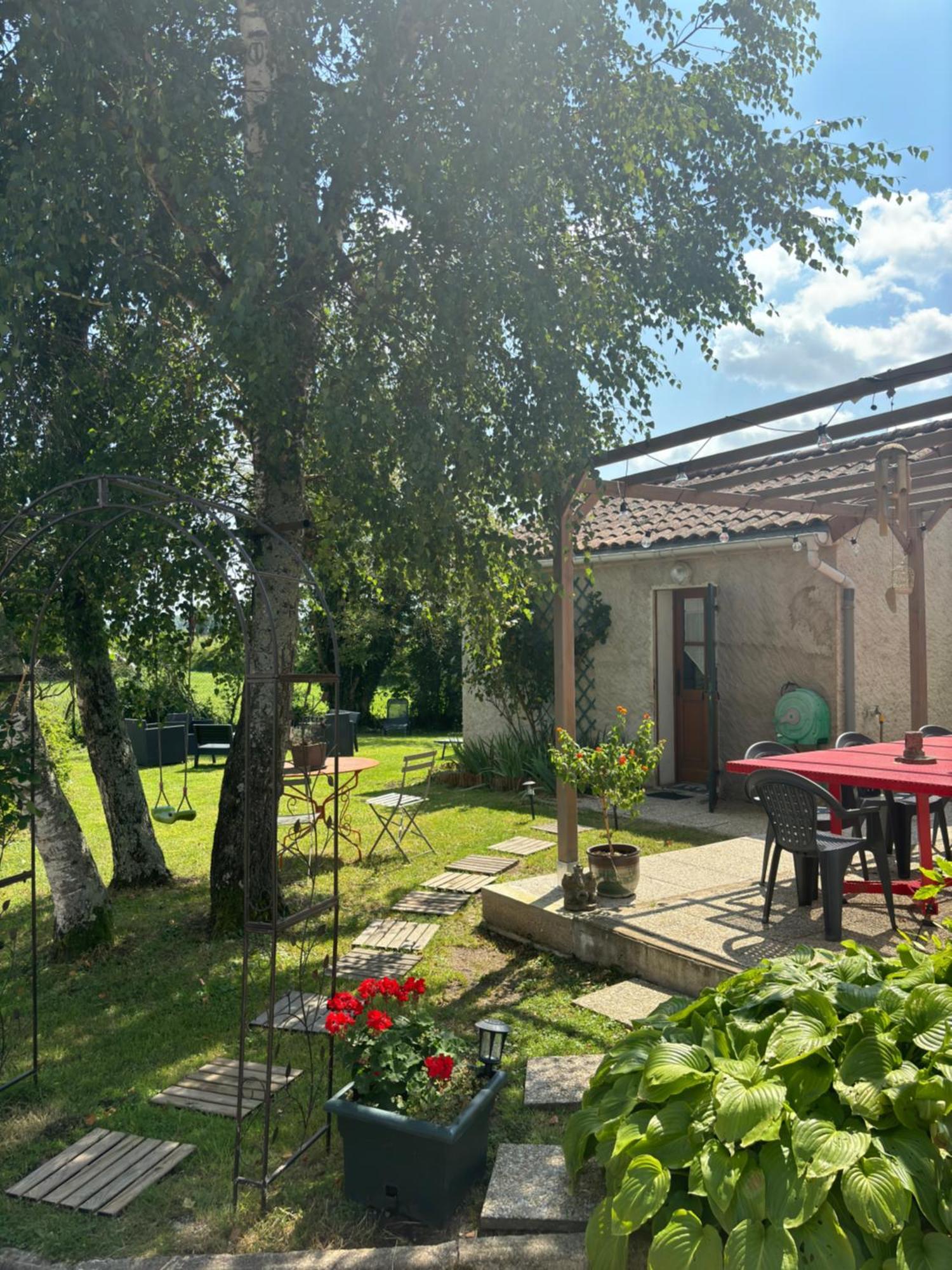 Appartamento Studio En Auvergne Le Ruisseau Saint-Priest-Bramefant Esterno foto