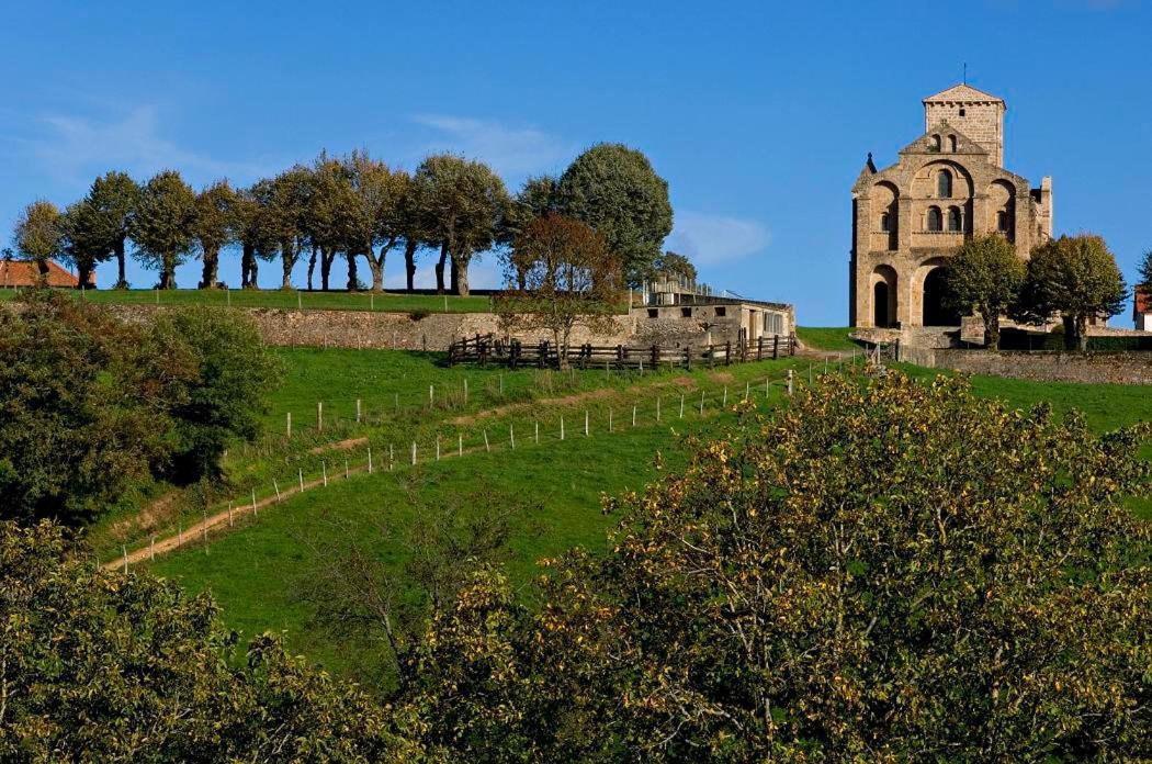 Appartamento Studio En Auvergne Le Ruisseau Saint-Priest-Bramefant Esterno foto